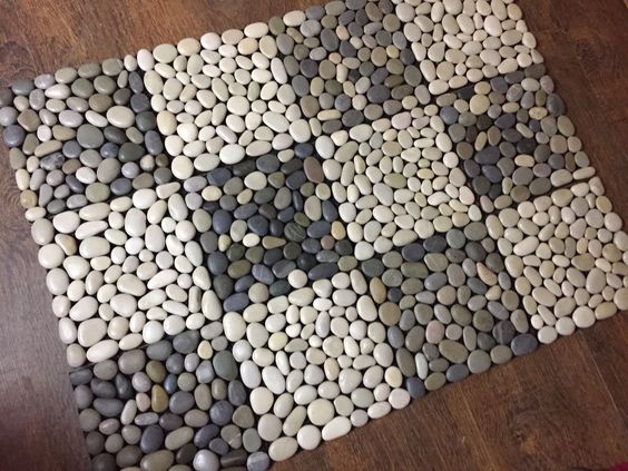 como hacer una alfombra de piedras 2