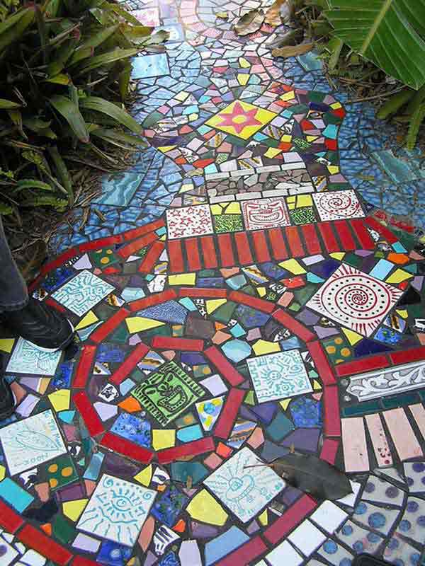decoracion de jardin con mosaicos