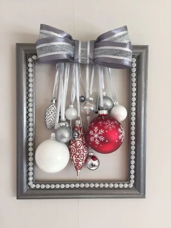 decoracion hecha con bolas navidenas antiguas 1
