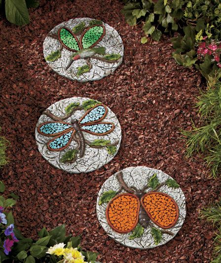 como hacer un camino de jardin con mosaicos 2