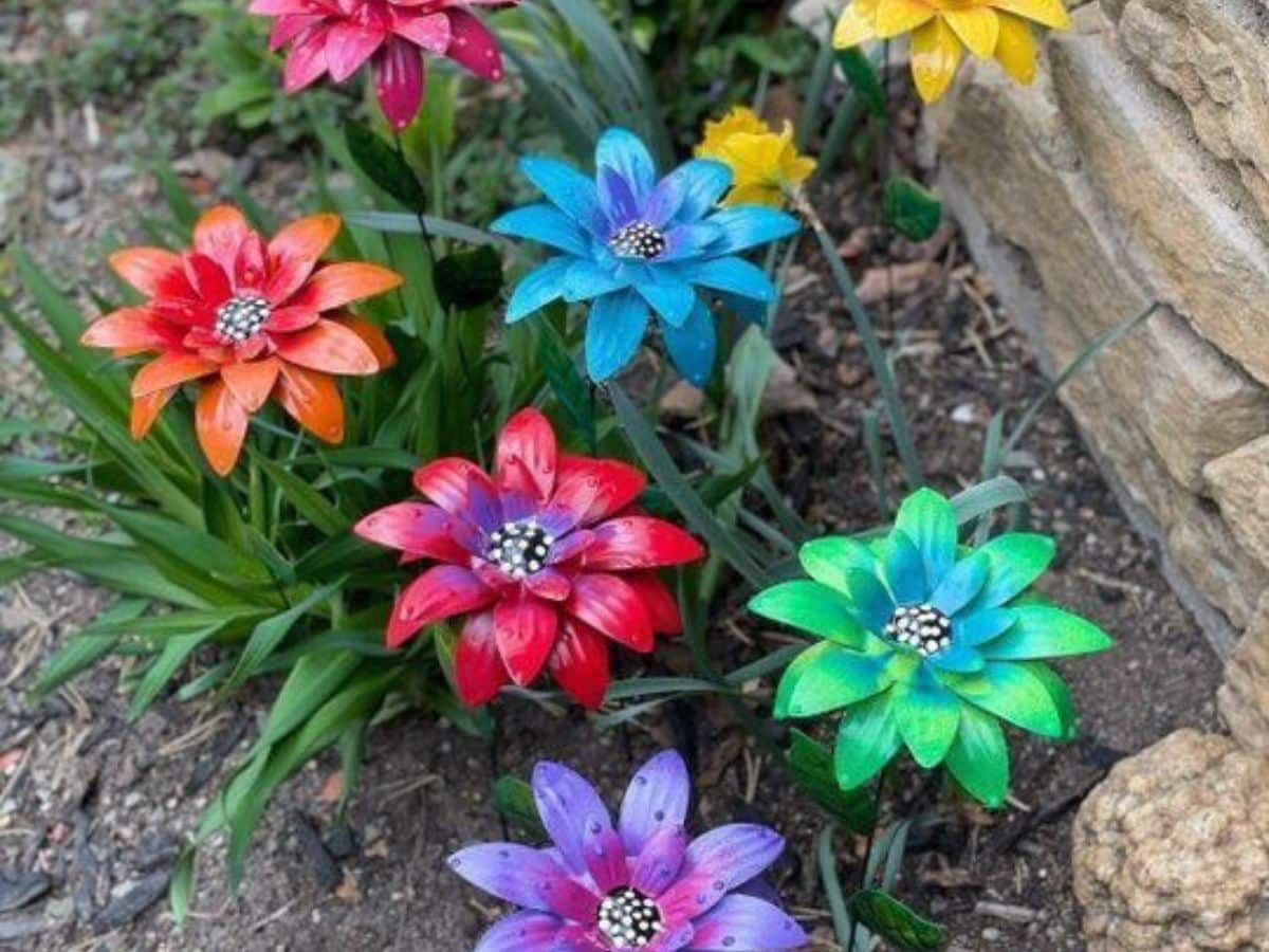 decora tu jardin con flores de plastico 11