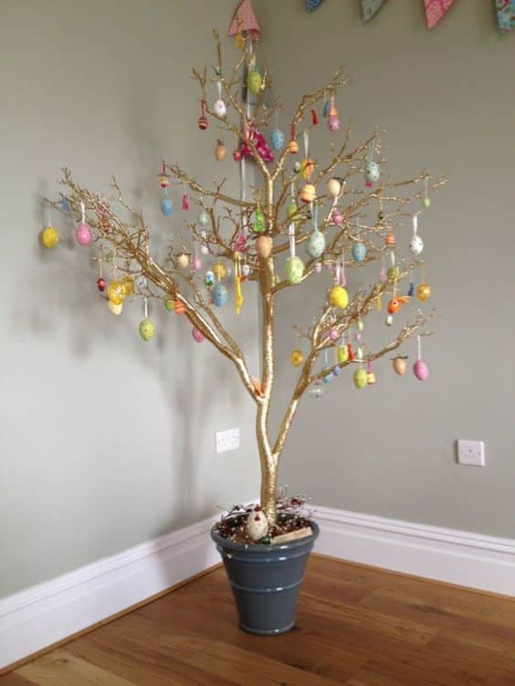 decoracion de pascua con ramas de arboles huevos 4