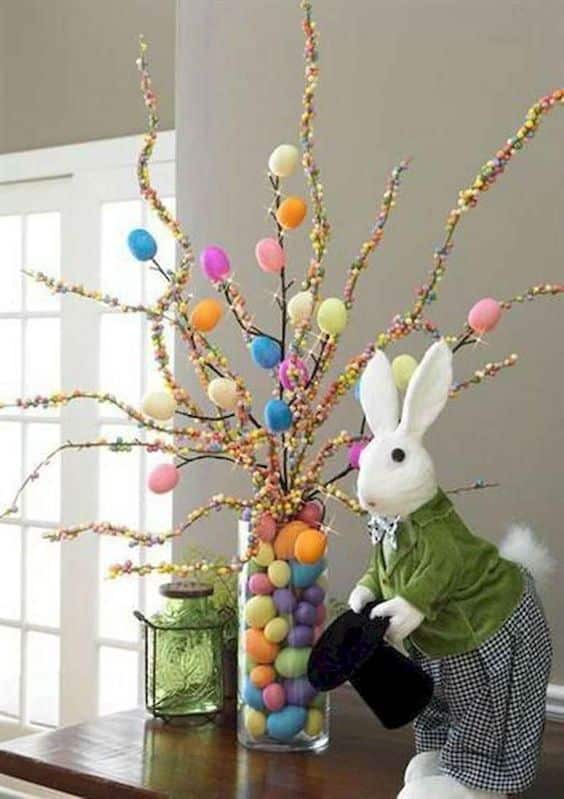 decoracion de pascua con ramas de arboles huevos