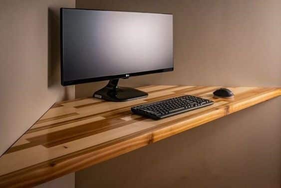 escritorios flotantes hechos con palets 5
