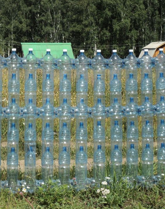vallas de jardin con botellas de plastico 7