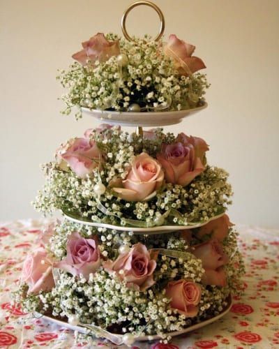 arreglos florales con bases para pasteles