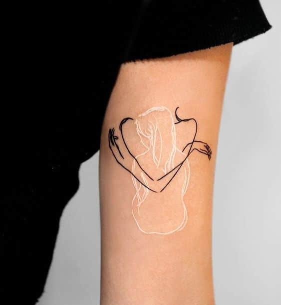 ideas de tatuajes blancos para mujeres 11