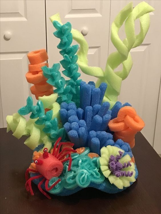 coral hecho con fideos de piscina