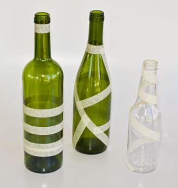 pintar botellas de vidrio con cinta adhesiva 9