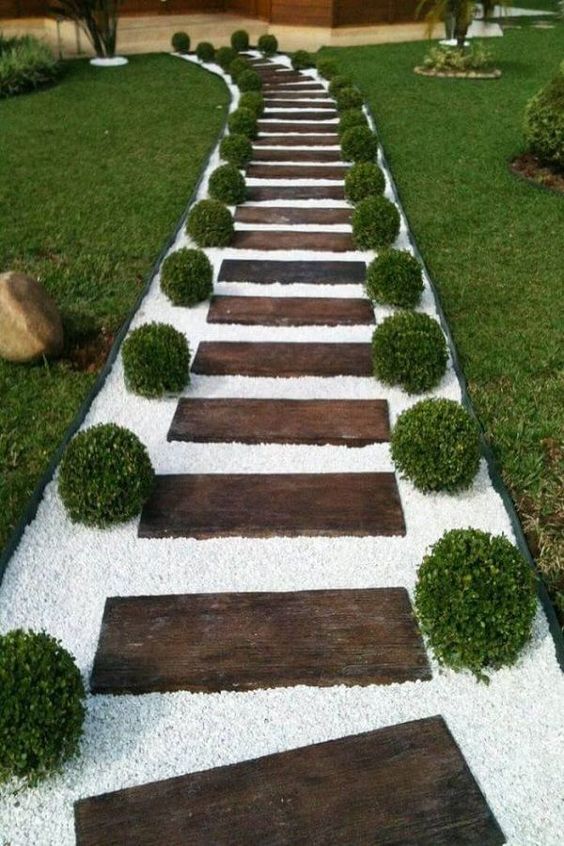 ideas de pasarelas de madera para tu jardin 6