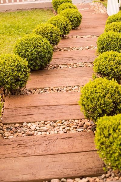 ideas de pasarelas de madera para tu jardin 8